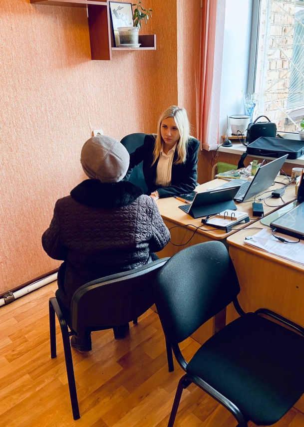 5. Стажер адвоката адвокатского бюро ЮСТАС Рябова Е.А. разъясняет порядок установления опеки над ребенком