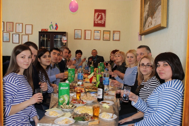 За праздничным столом