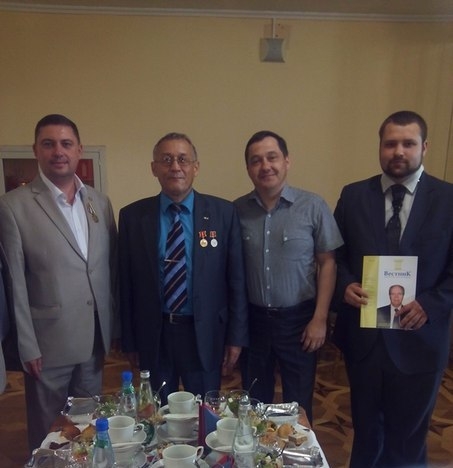 На праздничном фуршете