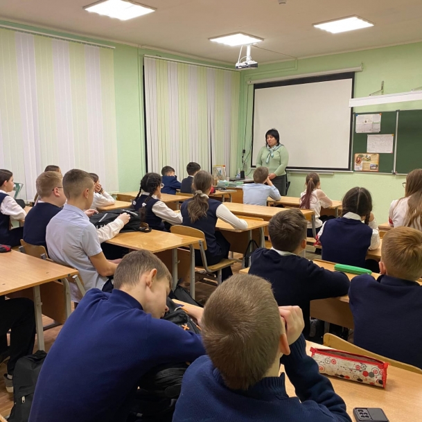 Адвокат Кульдешова Д.Ю., лекция ко Дню юриста и Дню бесплатной правовой помощи гражданам "Адвокат несовершеннолетнего" в МБОУ СОШ 3 г. Кумертау им. С.А. Погребача